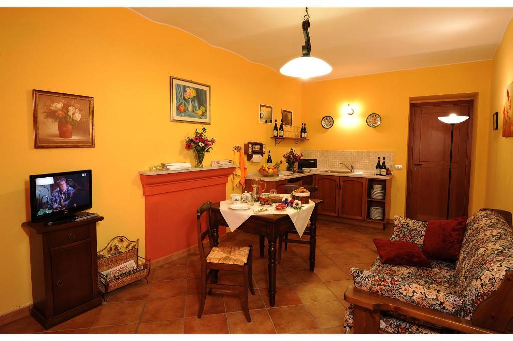 Agriturismo Bianconiglio Monforte dʼAlba الغرفة الصورة